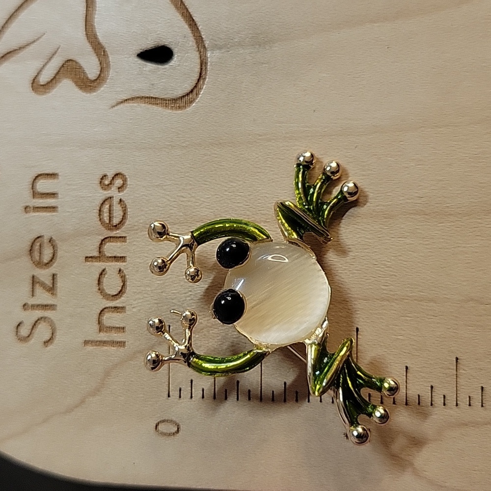 🔥LAST ONE🔥 Green and Gold Frog Brooch - Picture 4 of 4